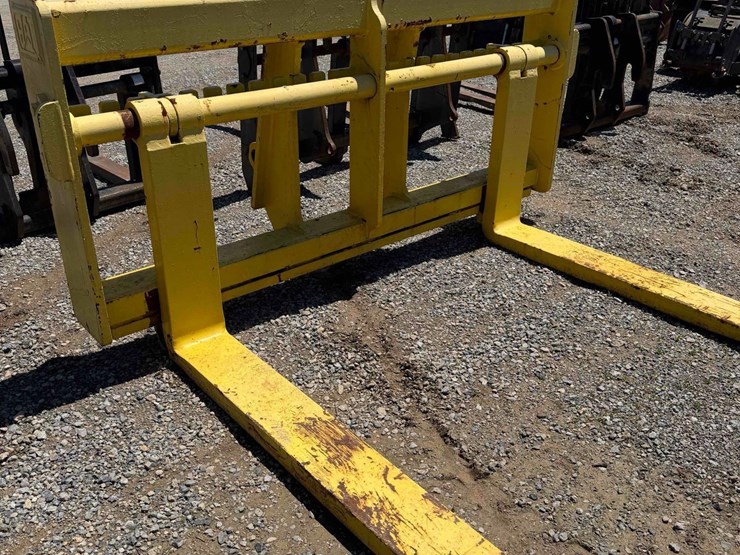 cat-coupler-wheel-loader-forks-image-1