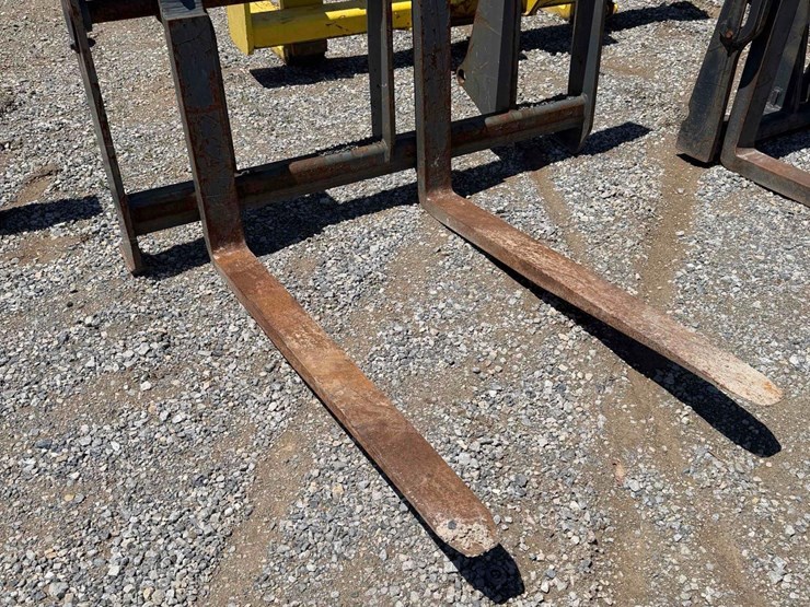 gem-coupler-pallet-forks-image-1