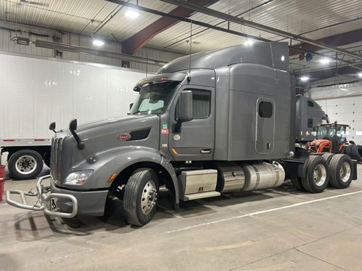2020-peterbilt-579-image-1