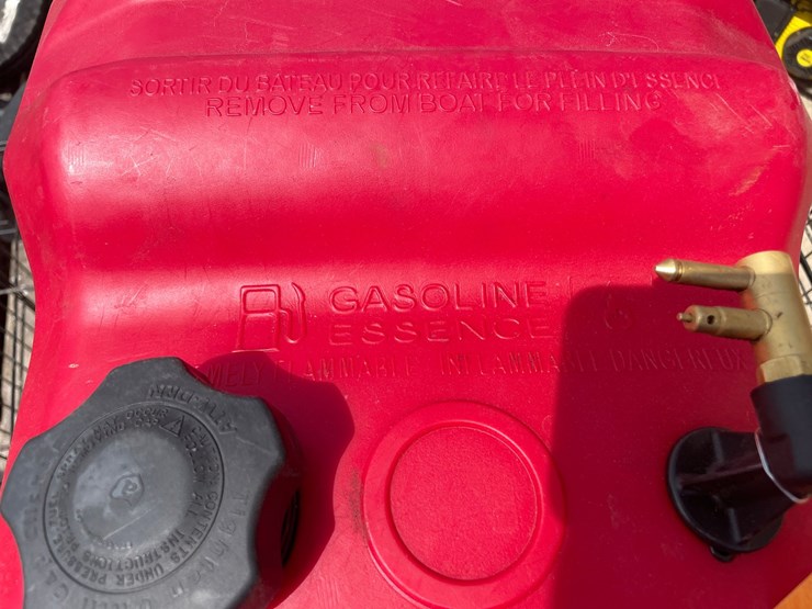 #2134-•-attwood-boat-gas-can-image-7