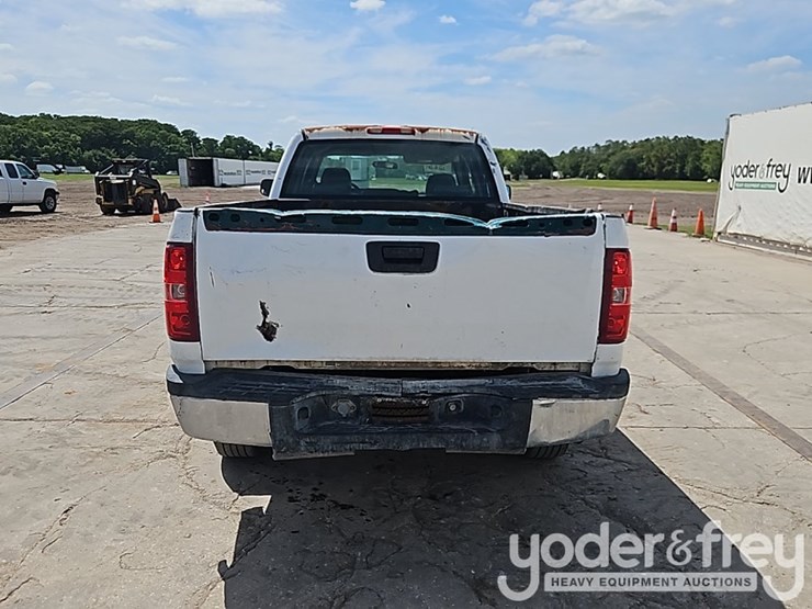 2006-chevrolet-silverado-2500hd-image-12