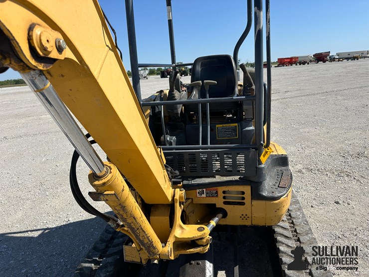 2005-deere-35c-image-18