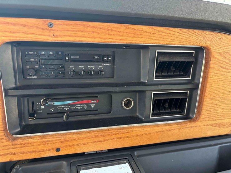 1990-ford-e250-image-11