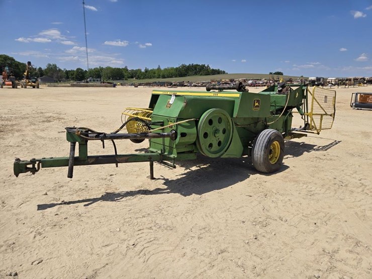 john-deere-336-image-1