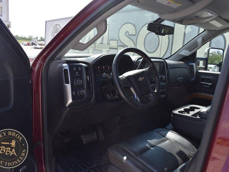 2017-chevrolet-silverado-3500hd-ltz-image-21