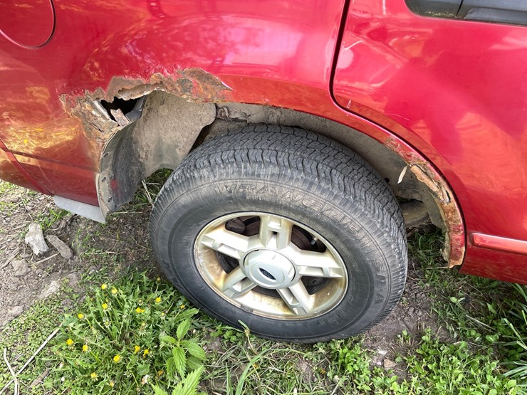 2005-ford-explorer-image-12