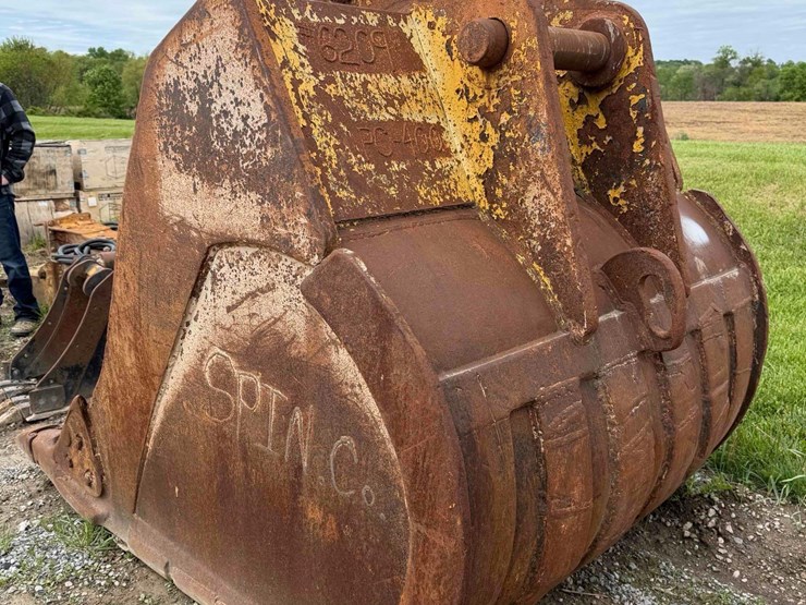 64”-excavator-toothed-bucket-image-3