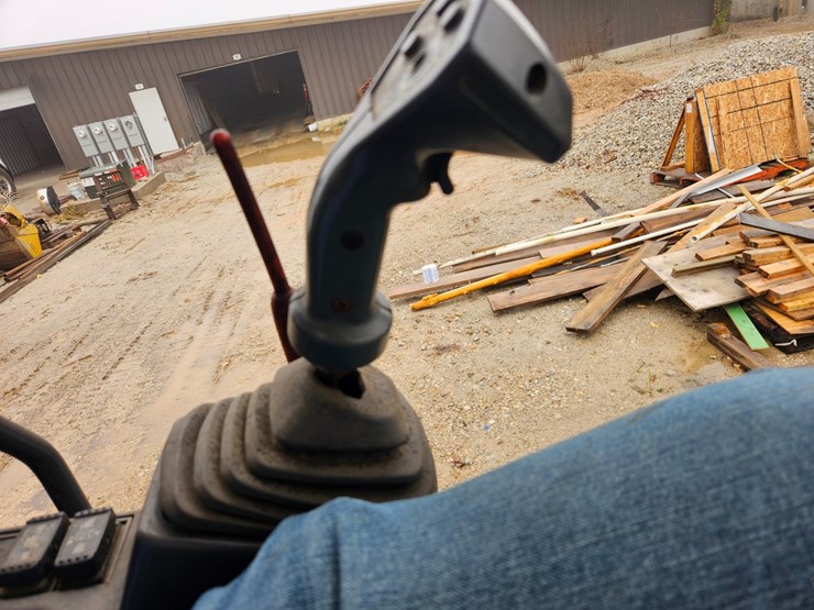 2010-deere-200d-lc-image-48