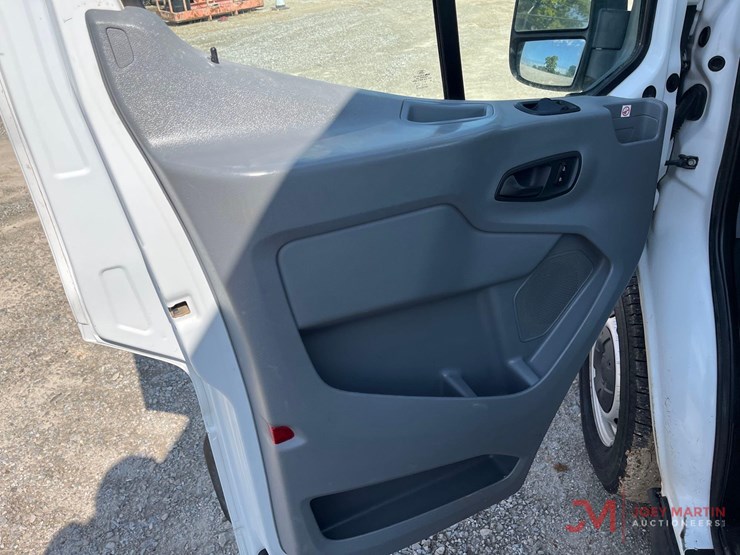 2019-ford-transit-image-17
