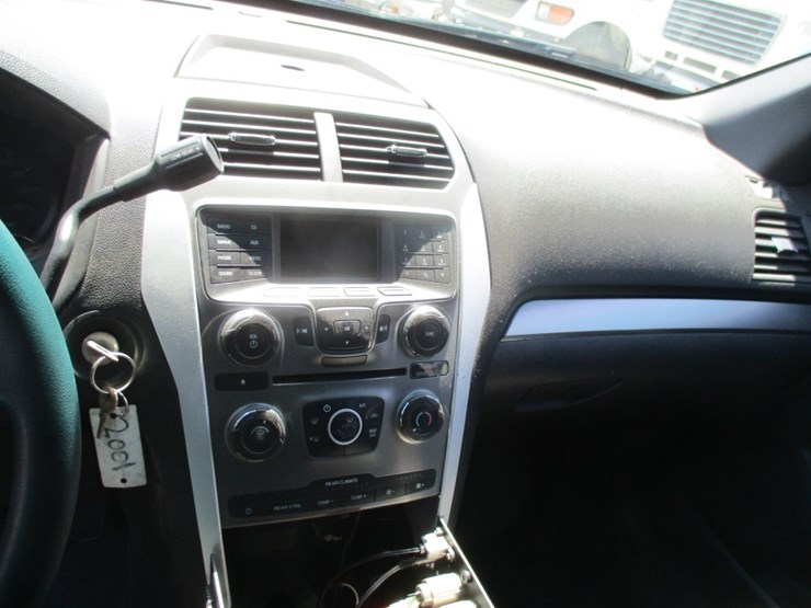 2015-ford-explorer-image-9