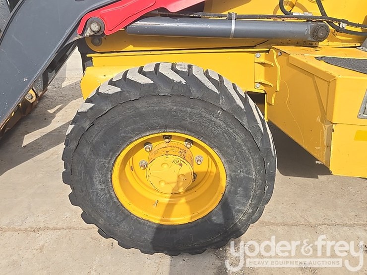 2020-deere-310sl-image-9