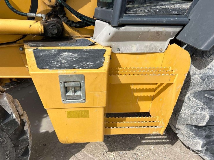 deere-410l-image-30