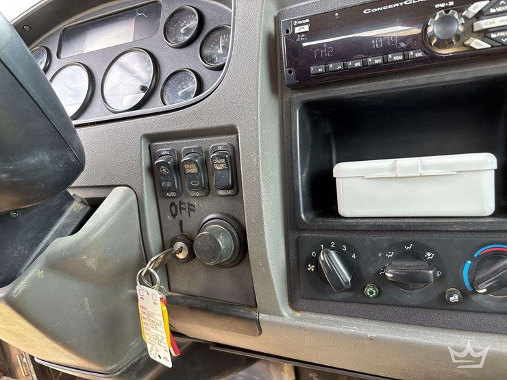 2017-peterbilt-337-image-33