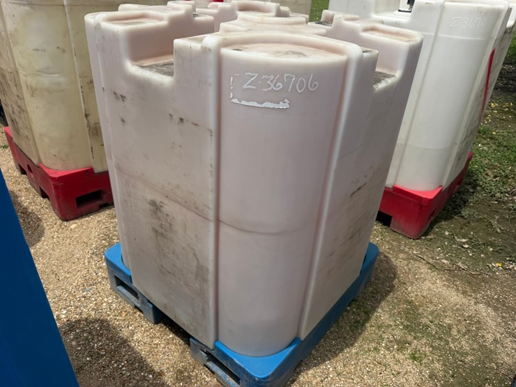 #1651-•-330-gallon-plastic-storage-oil-tank-image-1