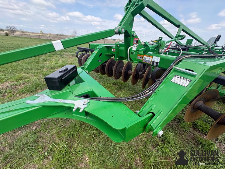 2020-john-deere-2720-image-15