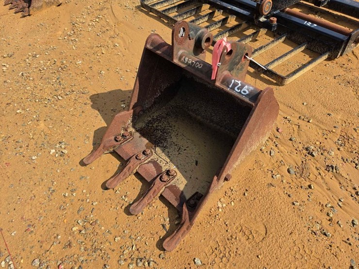 126---used-24"-jcb-bucket-image-2