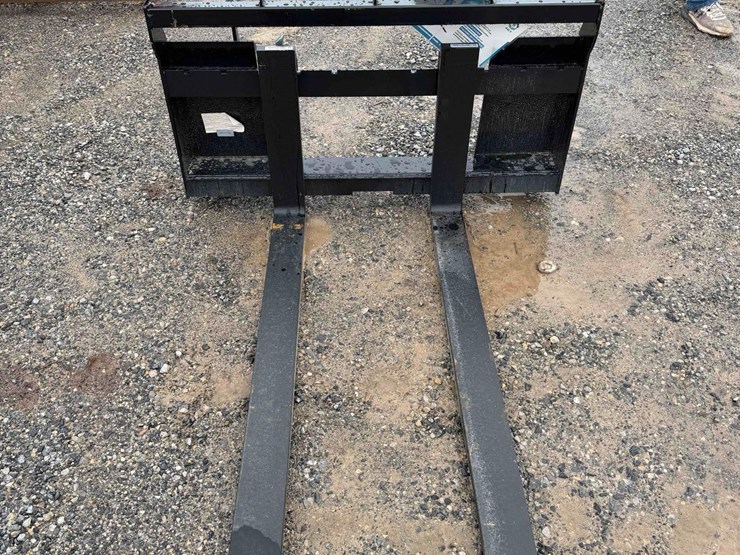new-agt-saii100-pallet-forks-image-2