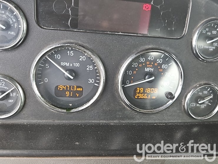 2014-peterbilt-337-image-37