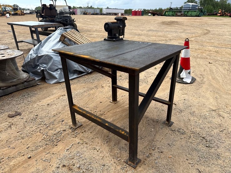 2237---3'-x-3'-metal-work-table-image-4