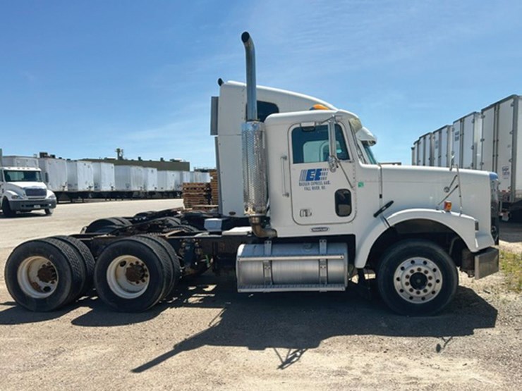 1999-freightliner-fld120-image-2