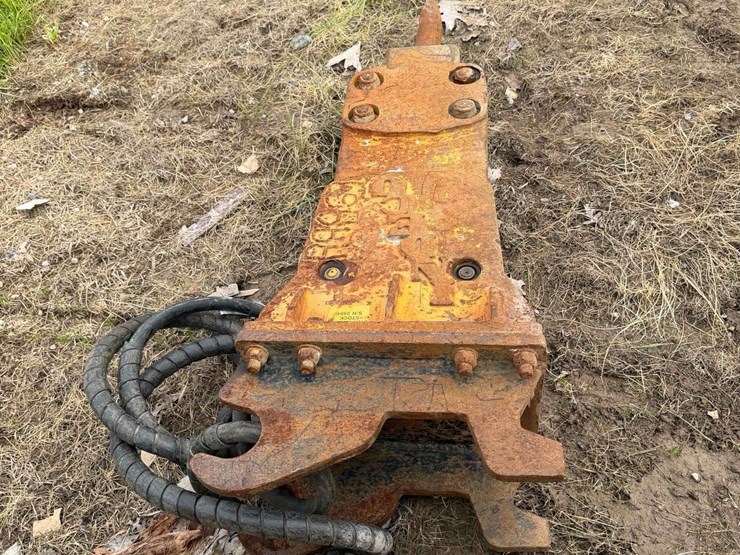 indeco-hydraulic-hammer-attachment-image-3