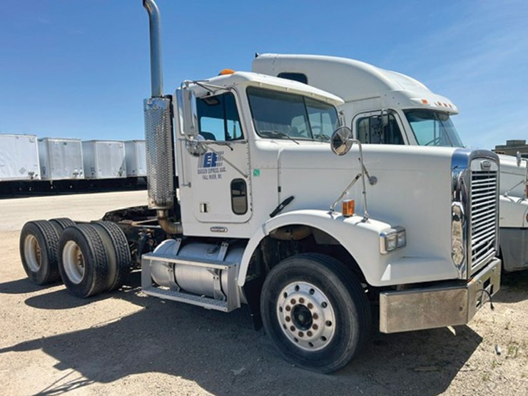 1999-freightliner-fld120-image-1