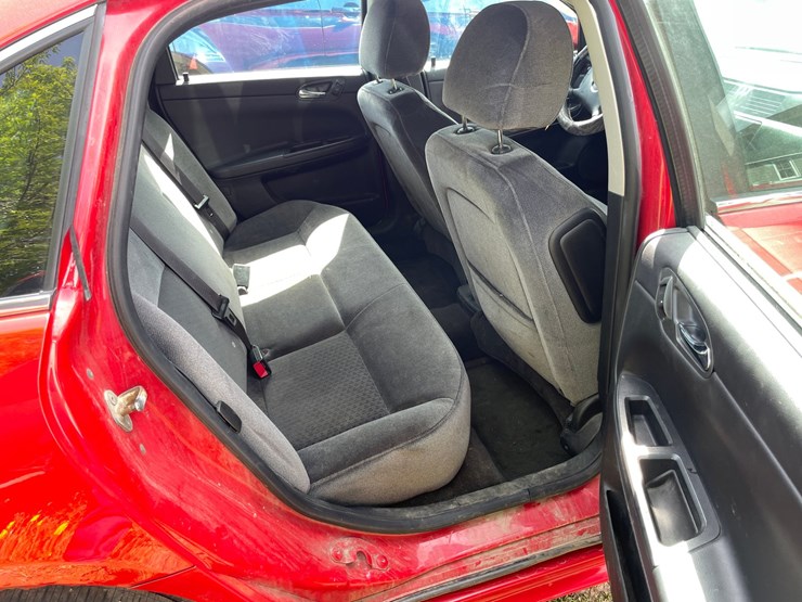 #2101-•-2013-chevy-impala-(has-wi-title)-image-27