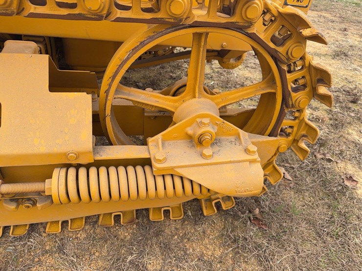 caterpillar-twenty-two-image-17