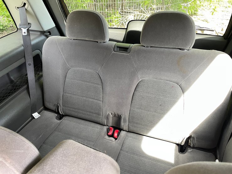 2005-ford-explorer-image-31