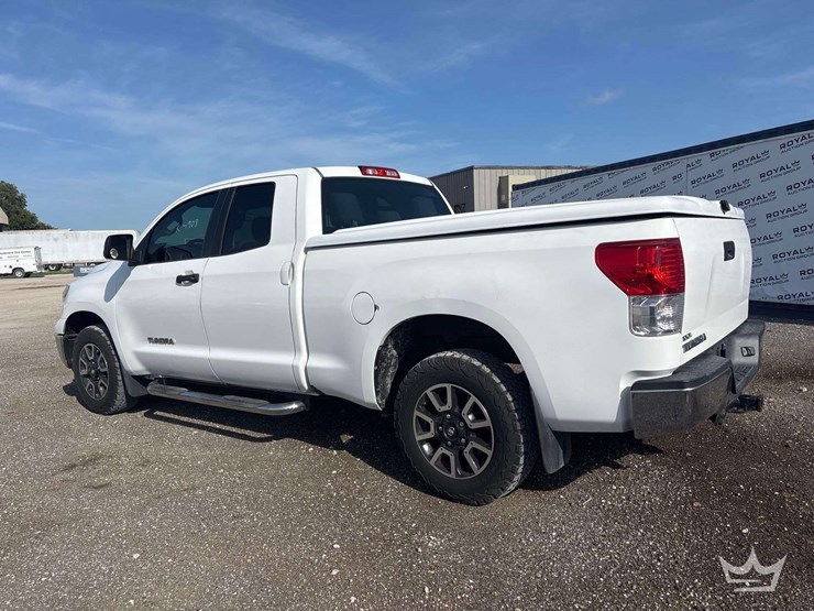 2011-toyota-tundra-image-4