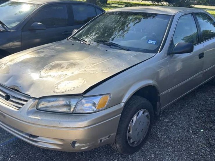 #3-•-1999-toyota-camry-image-1