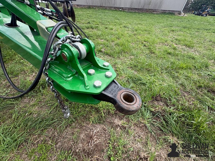 2020-john-deere-2720-image-11