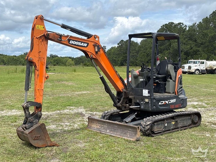 2019-doosan-dx35-mini-excavator-image-1