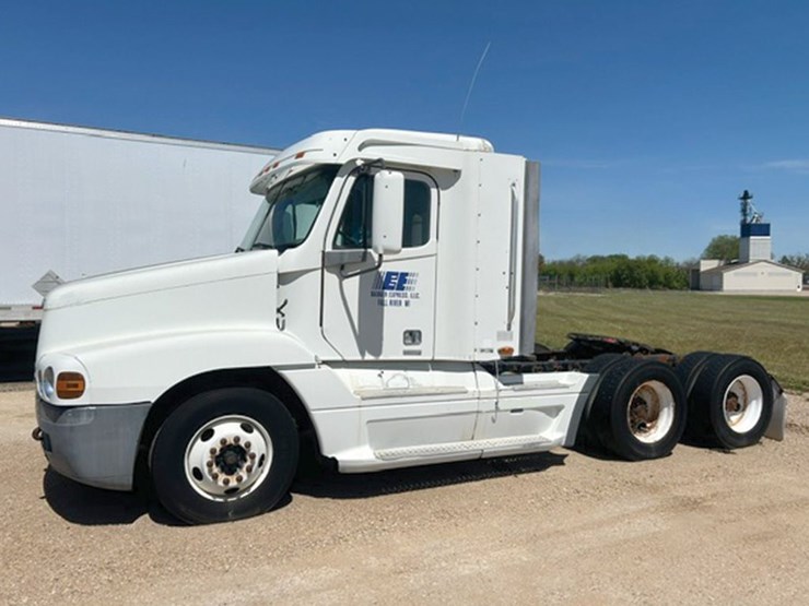 2000-freightliner-c120-century-class-image-1