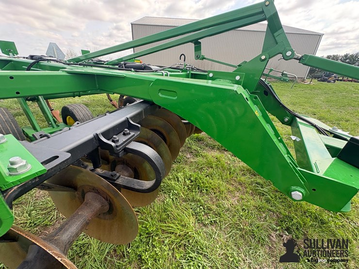 2020-john-deere-2720-image-17