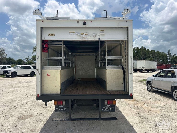 2020-isuzu-nrr-image-26