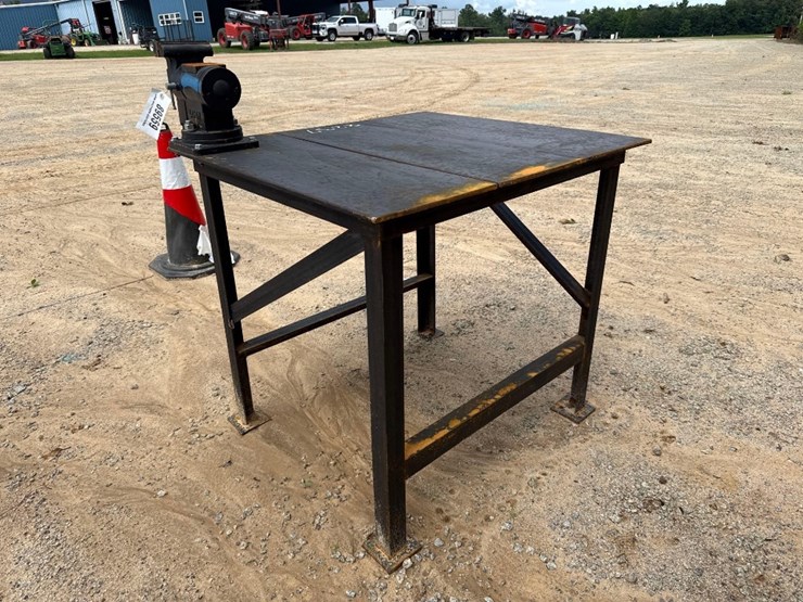 2237---3'-x-3'-metal-work-table-image-3