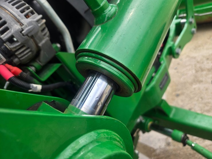 john-deere-6105d-image-69