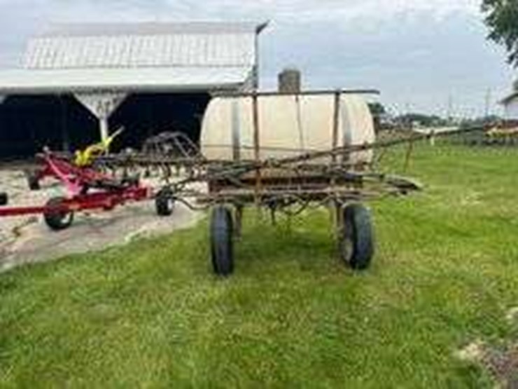 2-wheel-sprayer,-300-gal-tank,-27'-boom,-540-pto-pump-image-4