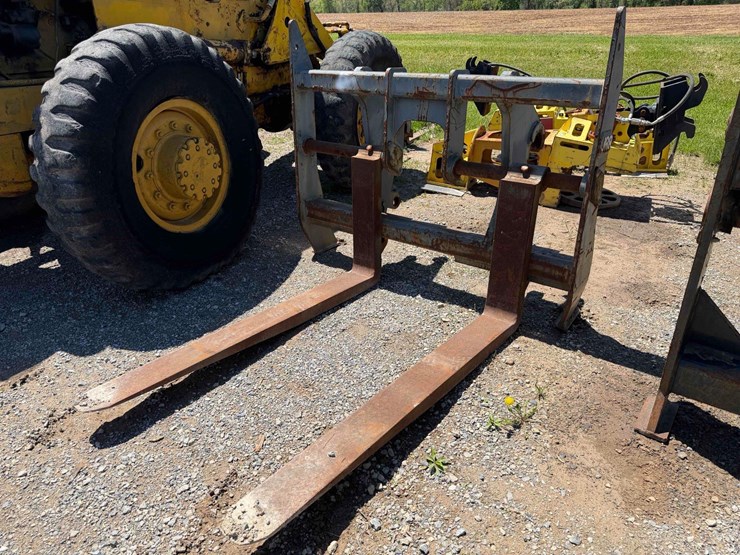 jrb-wheel-loader-forks-image-1