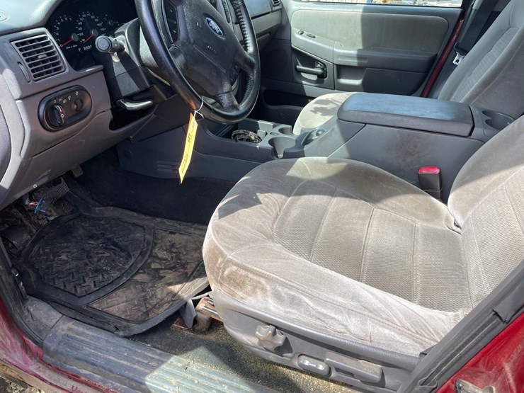 2005-ford-explorer-image-18