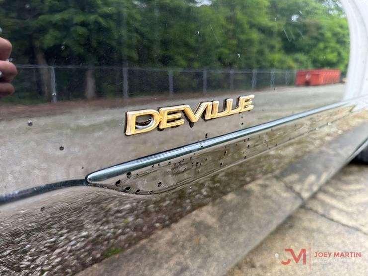 2005-cadillac-deville-image-7
