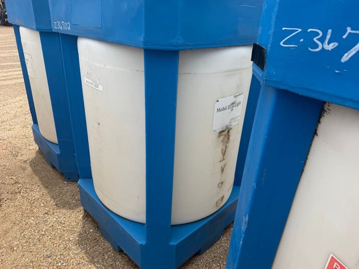 #1647-•-275-gallon-plastic-storage-oil-tank-image-1