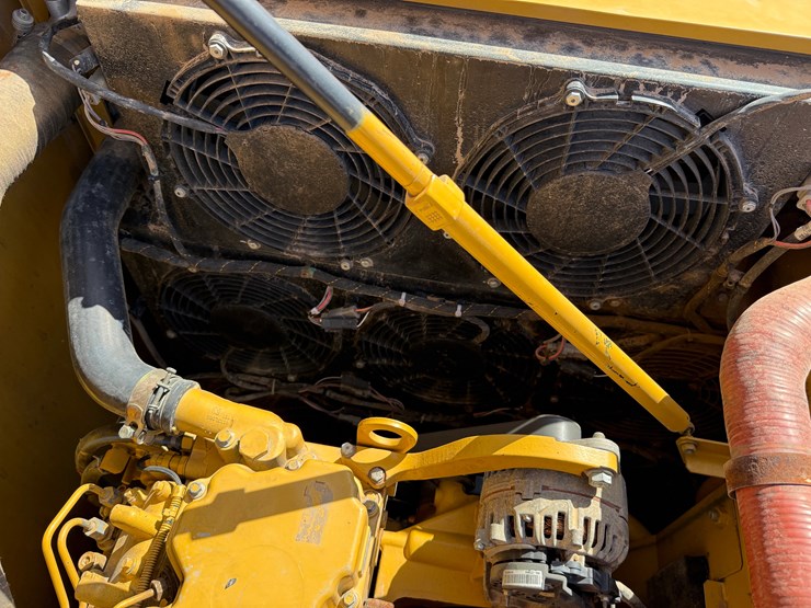 2023-caterpillar-330-image-26