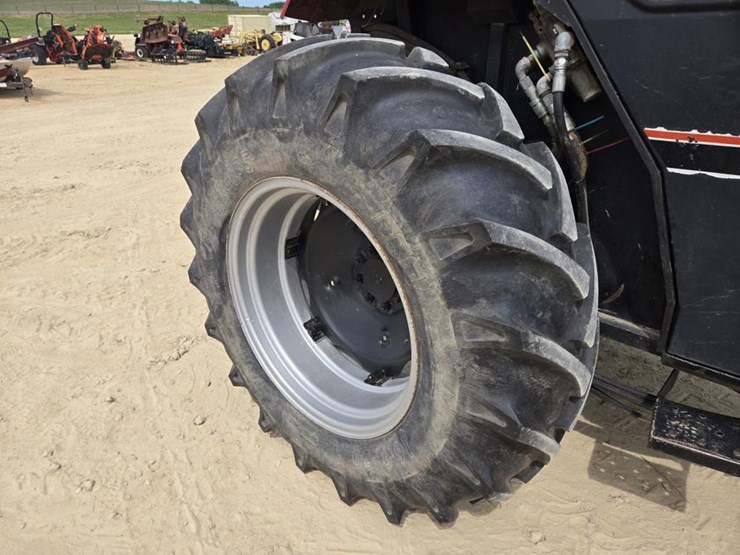 case-ih-585-image-11