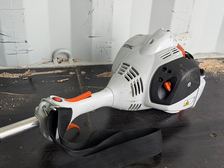 #6022-•-stihl-fc56-edger-image-2
