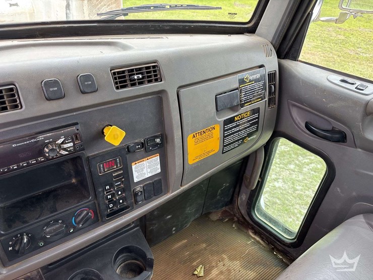 2017-peterbilt-337-image-39