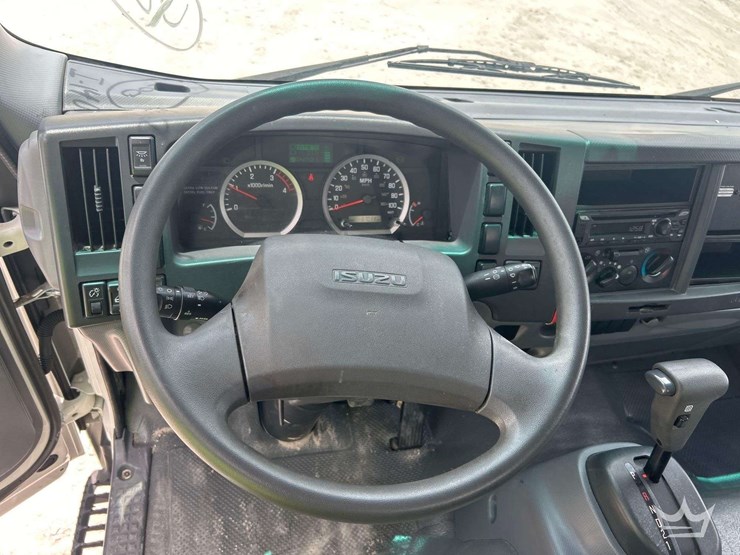 2020-isuzu-nrr-image-12