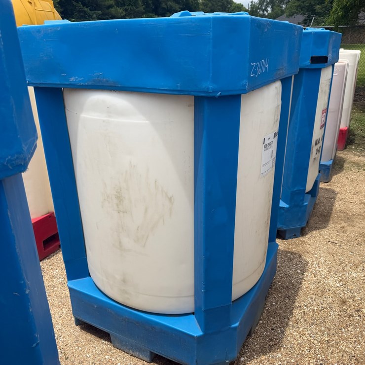 #1649 • 275 GALLON PLASTIC STORAGE OIL TANK