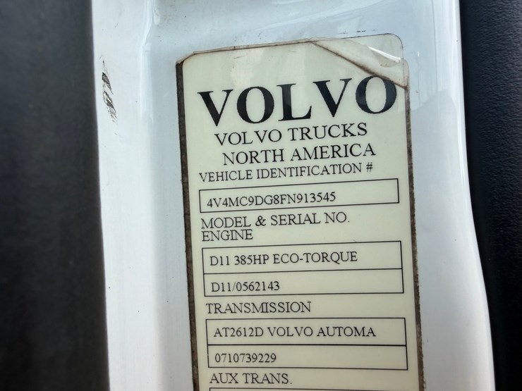 2015-volvo-vnm64t200-image-9